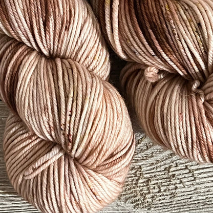 Wren ~ Rustic Speckled Rose